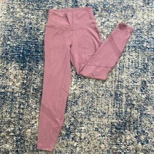 Old Navy workout leggings with mesh cutouts